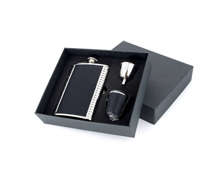 Купите подарочный набор флягу для спиртного s.quire 1508ygb, 3 стаканчика и воронку в интернет-магазине